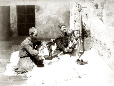 Cardatori di lana a Gerusalemme, c.1867-81 da Bonfils Studio